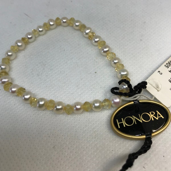 Honora pearl stretch bracelet with citrine stones. 5mm pearls , 8 grms 4362