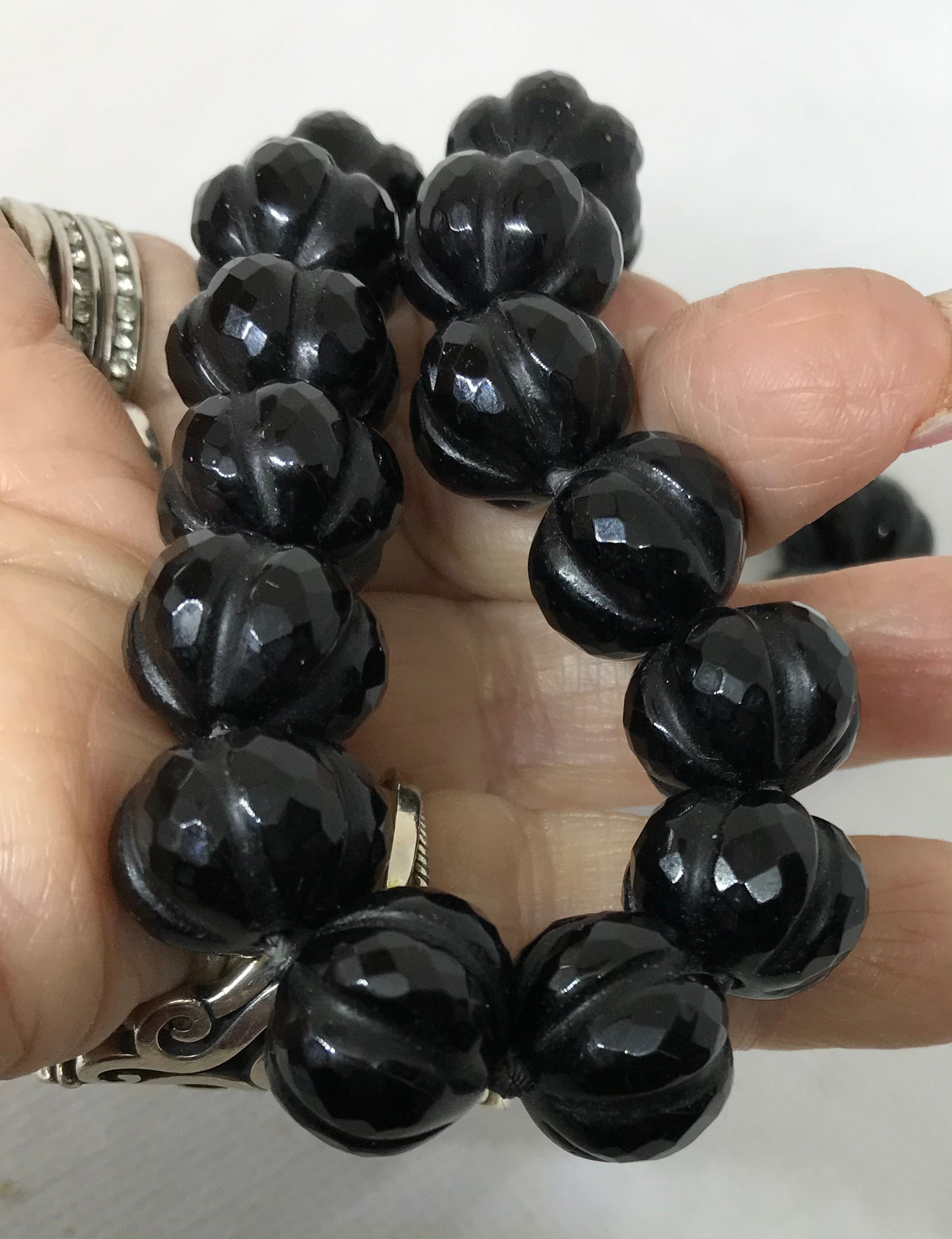 Black jade bead necklace deals