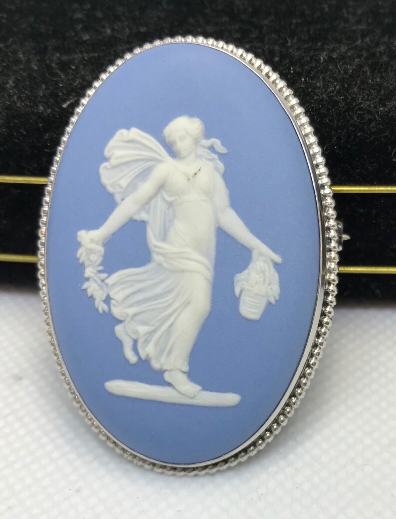 17grms Sterling silver wedgewood pin brooch great condition 52x36mm 3576