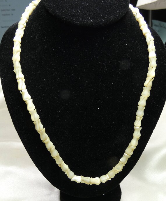 Pearl Carved Tulip Necklace 17 Grms 