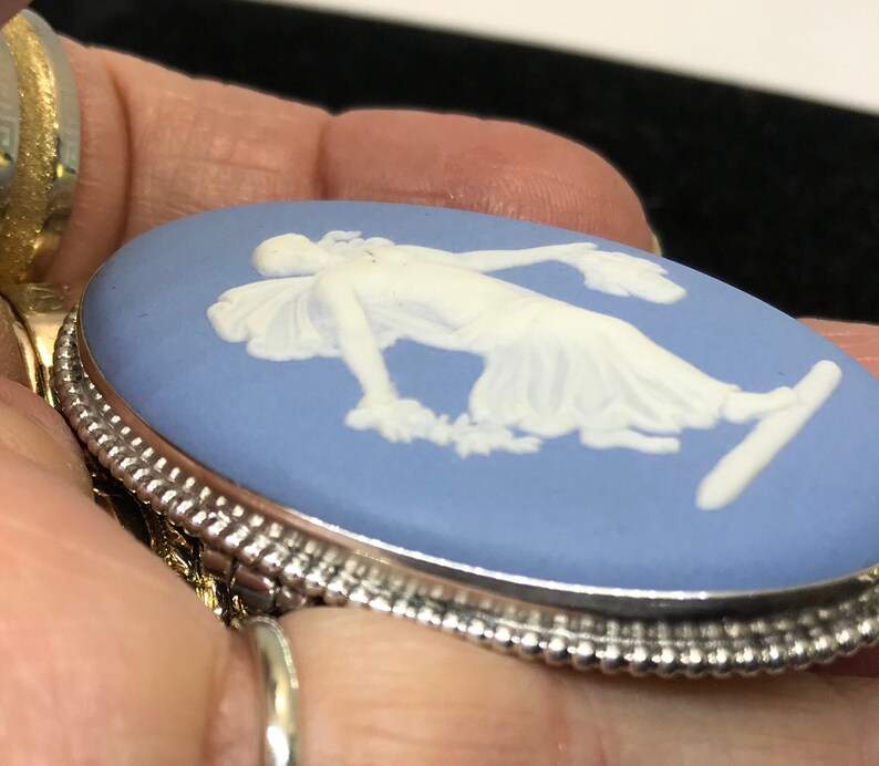 17grms Sterling silver wedgewood pin brooch great condition 52x36mm 3576