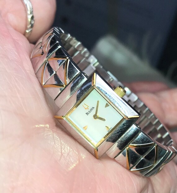 bulova quartz watch value