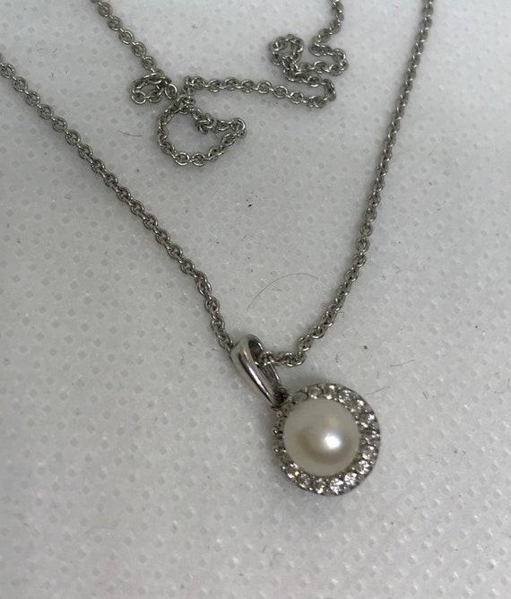 Sterling silver, diamond, genuine pearl pendant ne
