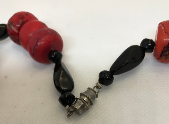 Dyed red coral and black jade necklace. Screw bar… - image 4