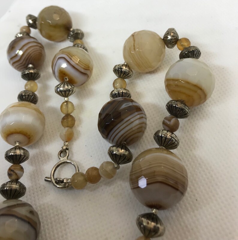 3 oz banded 3692 17 grms honeycomb faceted agate bead necklace 17mm beads 17 long
