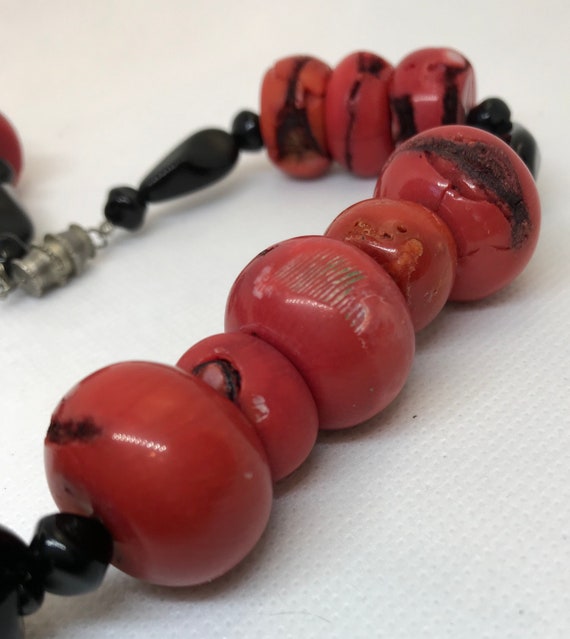 Dyed red coral and black jade necklace. Screw bar… - image 5