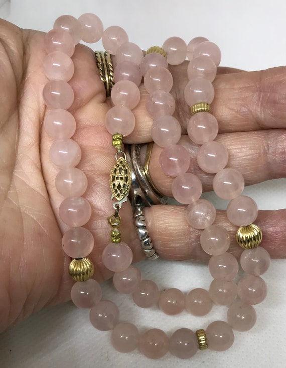 Beautiful rose quartz bead necklace w 14kt gold f… - image 2