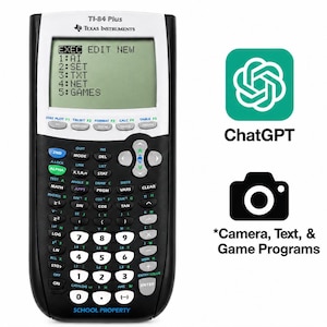 Pode incluir: Uma calculadora gráfica Texas Instruments TI-84 Plus preta e branca com um ecrã que mostra um menu com opções incluindo AI, SET, TXT, NET e GAMES. Ao lado, encontram-se o logótipo verde do ChatGPT e um ícone de câmara com o texto Camera, Text, & Game Programs.