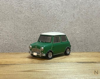 Modelo clásico Mini a escala 1:43 hecho a mano | Miniatura BMC Mini Cooper pintada a mano / Austin Mini CooperS Mk1 verde
