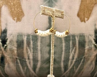 Moderne Weiß Achat Schlangen Bead Creolen-African Trade Beads