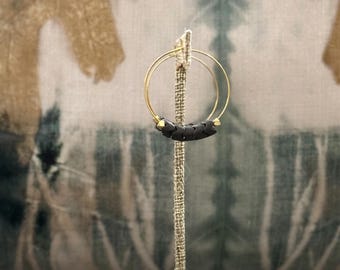 Moderne schwarze Schlangen-Messing-Perlen-Creolen-African Trade Beads