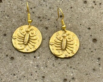 Moderne Messing Okkulte Skorpion Charme Ohrringe