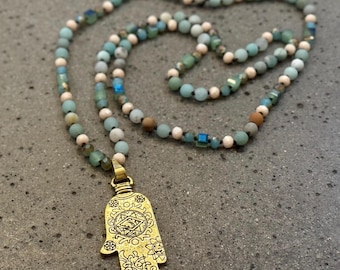 Messing geätzt Hamsa und Hand geknotet Mixed Matte Amazonit und Kristall Halskette
