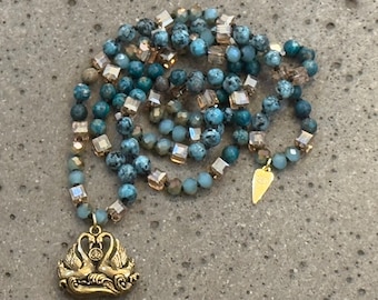 Messing-Schwan-Liebhaber-Anhänger auf Hand geknotete natürliche Achat und facettierte Kristallglas-Halskette