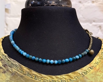Collana unisex in apatite naturale lucida e ottone: stile boho