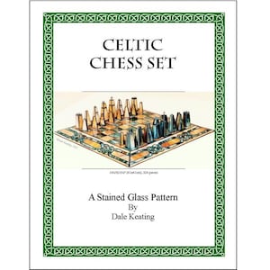 Puede incluir: Un patrón de vitral para un juego de ajedrez celta. El tablero mide 41 x 43 cm y tiene 324 piezas.