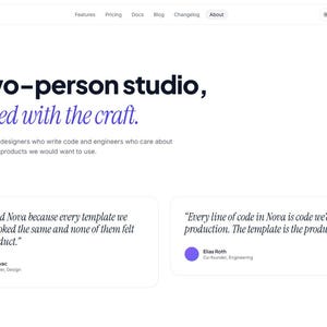Peut inclure: Une page d'accueil de site web pour Nova avec le texte A two-person studio, obsessed with the craft. Elle comprend des liens de navigation pour Features, Pricing, Docs, Blog, Changelog, About et deux encadrés de témoignages de Mira Kovac et Elias Roth.