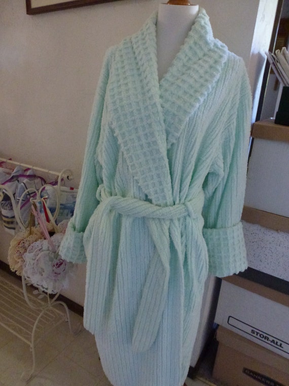 Vintage LIGHT MINT GREEN Chenille Robe- Vintage Ch
