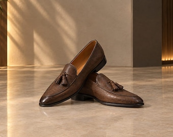 Handgefertigte Herren-Slipper aus braunem Leder mit Patina und Quasten | Kostenloser Expressversand