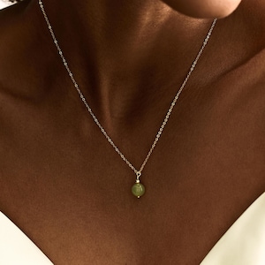 Collier minimaliste en jade naturel, pendentif en pierre verte, délicat pendentif en jade, cadeau de mariée, bijou de mariage, cadeau pour demoiselle d'honneur