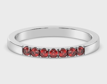 Anillo de granate con 7 filas de piedras