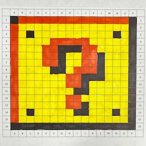 Könnte beinhalten: Ein pixeliges Design mit einem gelben und roten Fragezeichen, das an ein klassisches Videospiel erinnert. Das Design besteht aus einem Raster von Quadraten mit schwarzer Umrandung. Das Fragezeichen befindet sich in der Mitte auf gelbem Hintergrund.