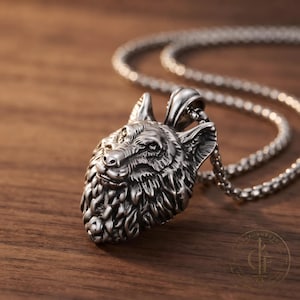 Pendentif tête de loup sculptée en acier inoxydable, collier gothique oxydé (40 mm x 23 mm)