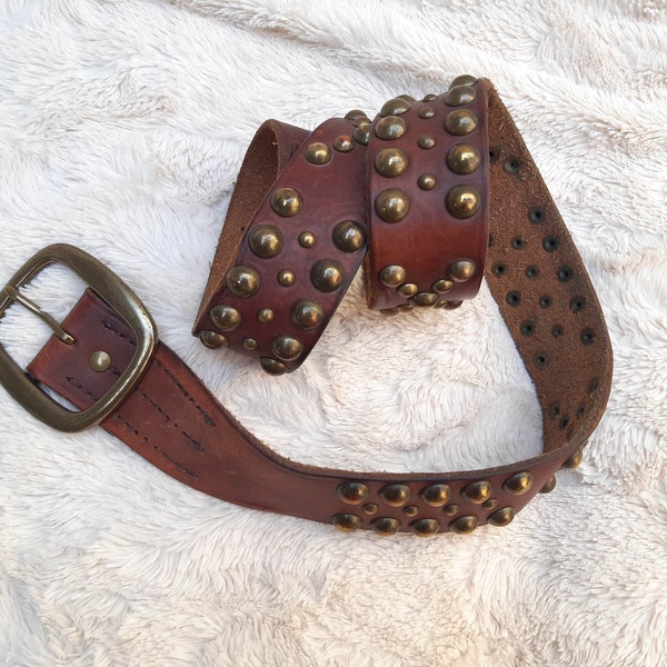 brown leather studded belt / 34-38"