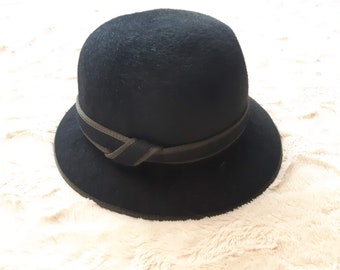 CNBEAUM Ladies Autumn Winter Simple Bowler Hat Pull Fur Hat Top Concave Black Felt Hat CNBEAUM Ladies Autumn Winter Simple Bowler Hat Pull Fur Hat Top Concave Black Felt Hat