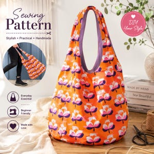 Puede incluir: Un bolso tote con fondo naranja y un patrón repetitivo de flores estilizadas en blanco, rosa y morado oscuro. El bolso tiene una gran abertura central y un forro interior morado. El texto Sewing Pattern aparece en la imagen.