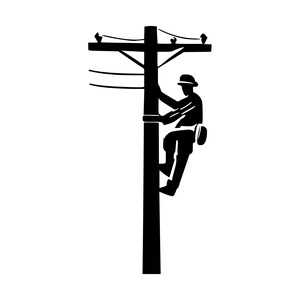 Puede incluir: Un gráfico de silueta negra que representa a un trabajador de servicios públicos con casco, posicionado en un poste de madera. El trabajador está sujeto al poste con una correa de seguridad, mientras se ven travesaños y cables eléctricos.