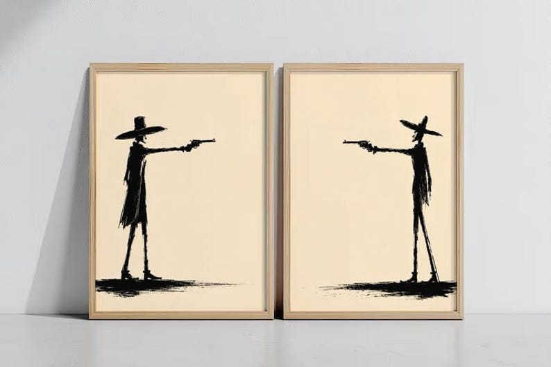 Pu&ograve; includere: Due stampe artistiche da parete incorniciate con sagome a inchiostro nero su sfondo color crema. Ogni stampa raffigura una figura alta e sottile con un cappello a tesa larga che punta una pistola verso l'altra figura in un duello.