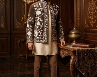 Herrkavaj med broderad Aari-söm, blommig kavaj i kashmirskimrande färg, bohemisk bröllopskavaj