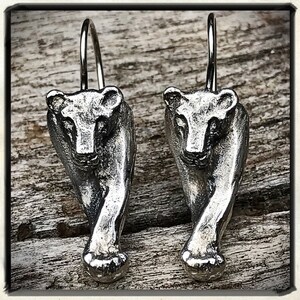 Lioness silver earrings. Silver lioness earrings front view. Lioness silver earrings seen from the face. image 4