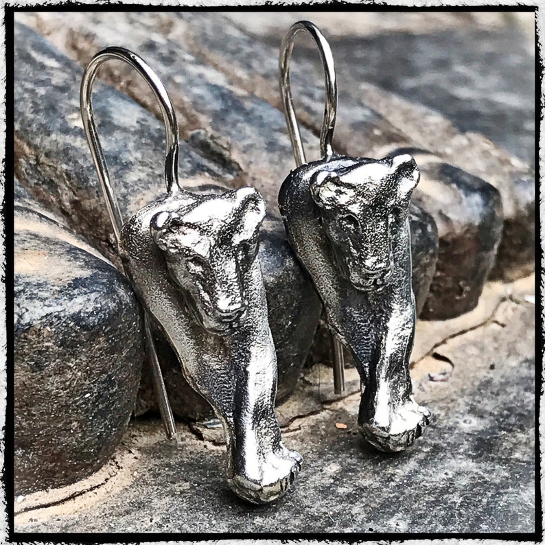Lioness silver earrings. Silver lioness earrings front view. Lioness silver earrings seen from the face. image 3