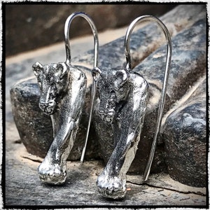 Lioness silver earrings. Silver lioness earrings front view. Lioness silver earrings seen from the face. image 2