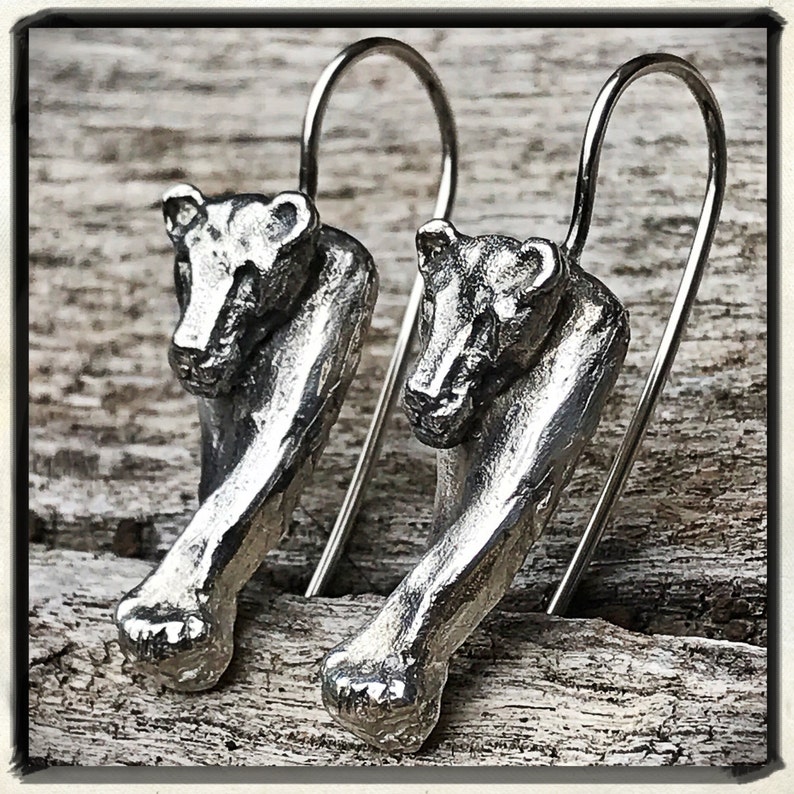 Lioness silver earrings. Silver lioness earrings front view. Lioness silver earrings seen from the face. image 5