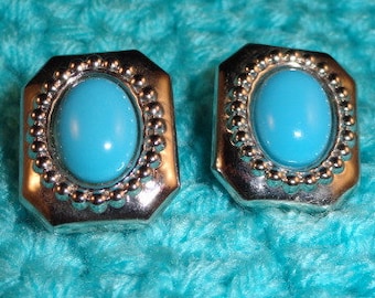 FREE SHIPPING! Vintage 70s Turquoise and Silver Earrings for Pierced Ears