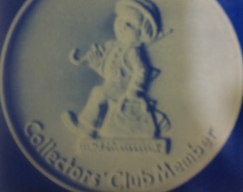 Goebel Hummel Collectors Club Member Plate 1976