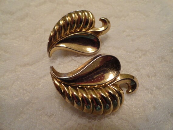 Vintage 50s Signed Coro Gold Clip Earrings - image 2