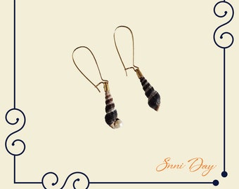 Seashell (Desde La playa de Doha) con perlas de agua fresca Golden French Ear Wire Pendientes