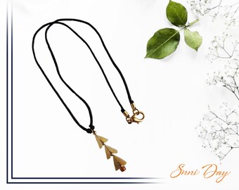 Triple V forma color topacio con oro tono perlas collar y cangrejo garra oro color cierre