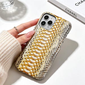 Capa para iPhone em couro de píton genuíno, capa de luxo em pele de cobra, capa de couro premium para iPhone 17, 16, 15, 14, 13, 12 e 11 Pro Max.