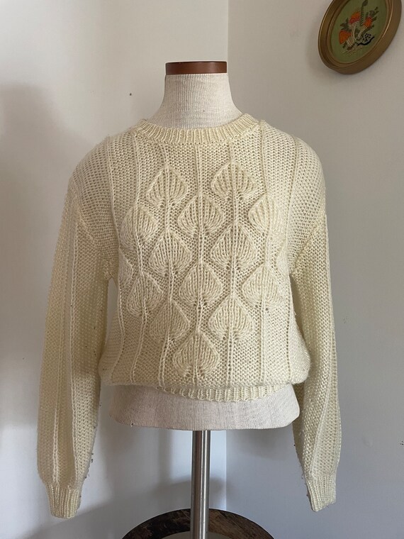 Gorgeous vintage 70's 80's Ivory Leaf Pattern Swea