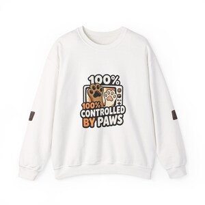 Sweatshirt „100 % von Pfoten kontrolliert“, Gamer-Hundemama-Shirt, Geschenk für Tierliebhaber