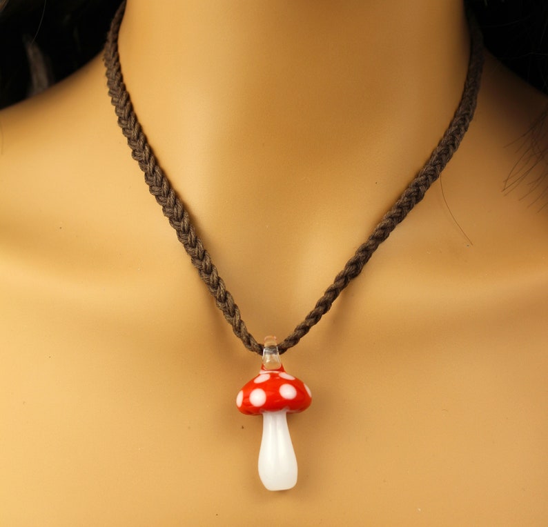 Collier champignon en verre, pendentif en verre soufflé, collier en chanvre, bijoux sans métal, cadeaux hippies, cadeaux pour amateurs de champignons, cadeau champignons pour femme image 6