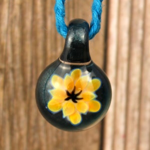 Blown Glass Flower Pendant, Hemp Necklace, Hypoallergenic Jewelry, Hippie Gifts, Flower Girl Gift, Best Friend Gift, Floral Gift for Her image 3