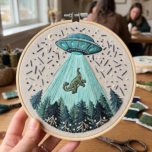 Borduurpakket met UFO-dinosaurussen | Buitenaards bos knutselpakket voor beginners