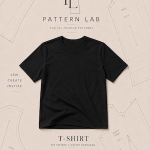 Può includere: Una t-shirt nera a maniche corte centrata su uno sfondo di cartamodello tecnico. Il testo recita Pattern Lab, Digital Fashion Patterns, Sew. Create. Inspire., T-Shirt, PDF Pattern, Instant Download, ed elenca le taglie S, M, L, XL.