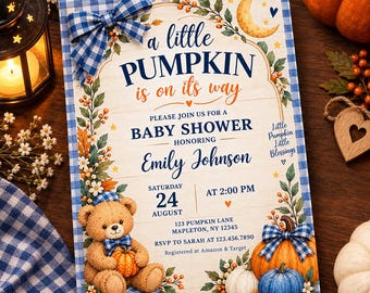 Könnte beinhalten: Eine rechteckige Babyparty-Einladungskarte mit blauem Vichy-Karo-Rand, einem Teddybären mit Kürbis und Blumenmotiven. Der Text lautet: a little PUMPKIN is on its way, PLEASE JOIN US FOR A BABY SHOWER HONORING Emily Johnson, SATURDAY 24 AUGUST AT 2:00 PM, 123 PUMPKIN LANE MAPLETON, NY 12345, RSVP TO SARAH AT 123.456.7890, Registered at Amazon & Target.
